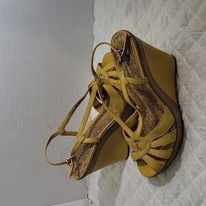 Gianni Bini Women's Wedge Sandals Mustard Size 9M